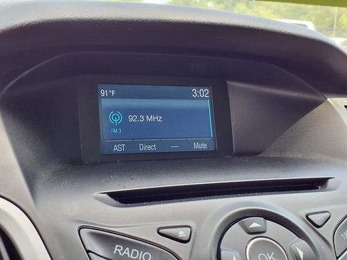 Used 2014 Ford Focus SE w/ SE Winter Package FWD image 10