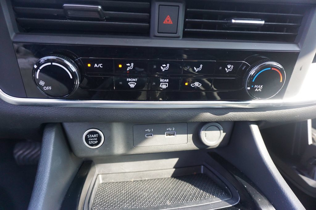 Used 2023 Nissan Rogue S FWD image 11
