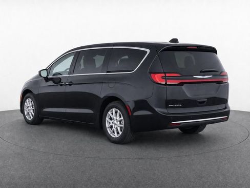 Used 2023 Chrysler Pacifica Touring-L FWD image 7