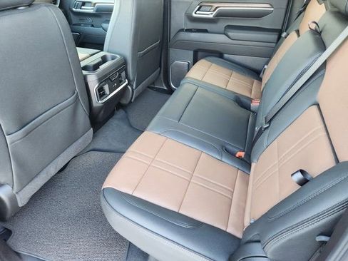 Used 2024 Chevrolet Silverado 1500 High Country w/ Technology Package image 32