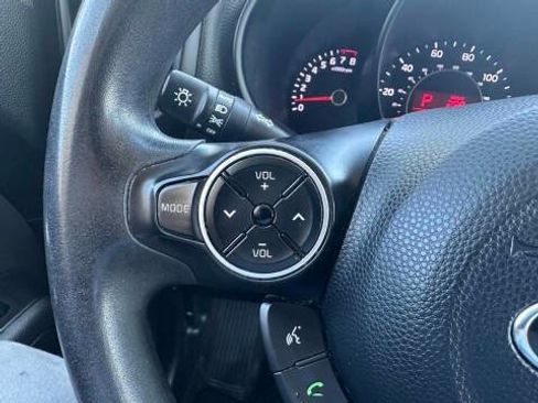 Used 2019 Kia Soul FWD image 17