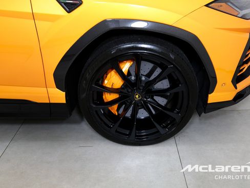 Used 2022 Lamborghini Urus AWD/4WD image 35