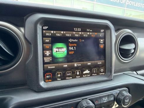 Used 2022 Jeep Gladiator Sport AWD/4WD image 23