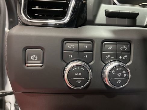 Used 2024 GMC Sierra 3500 Denali w/ Denali Reserve Package image 13