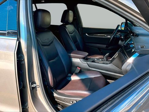 Used 2023 Cadillac XT6 Premium Luxury FWD image 9