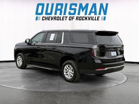 Used 2025 Chevrolet Suburban LT w/ Comfort Package image 4