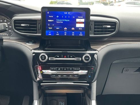 Used 2023 Ford Explorer Limited image 18