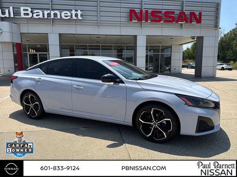 Used 2025 Nissan Altima 2.5 SR FWD image 3