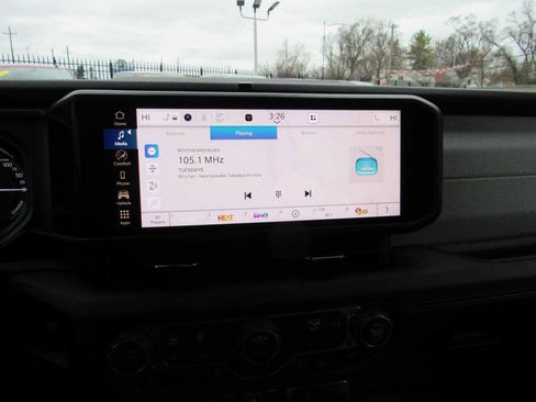 Used 2025 Jeep Wrangler Unlimited Sahara w/ Safety Group image 5