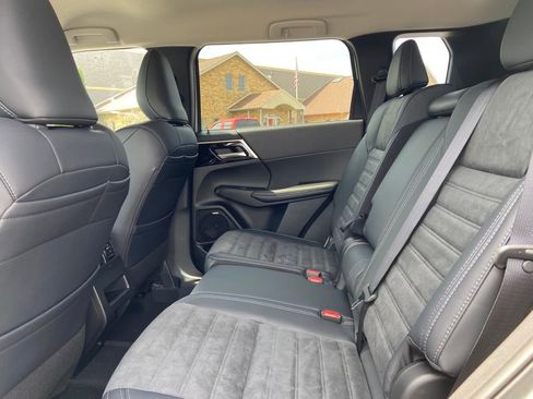 New 2026 Mitsubishi Outlander SE AWD/4WD image 16