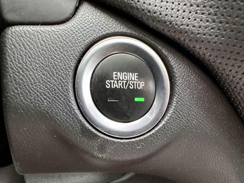 Used 2023 Chevrolet Equinox Premier AWD/4WD image 21