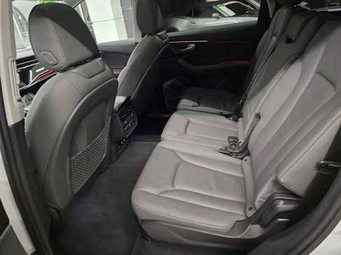 Used 2025 Audi Q7 3.0T Premium Plus image 30