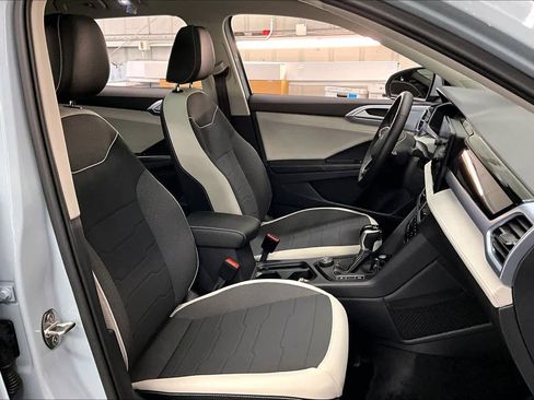 New 2026 Volkswagen Taos SE image 30