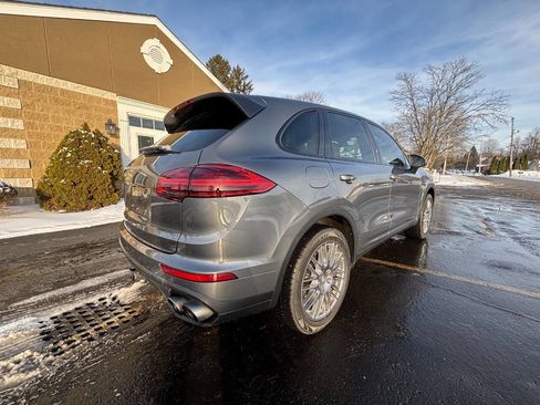 Used 2016 Porsche Cayenne S image 4