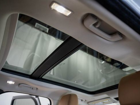 Used 2022 Jaguar F-PACE S image 31