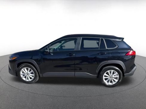 Used 2025 Toyota Corolla Cross LE image 9