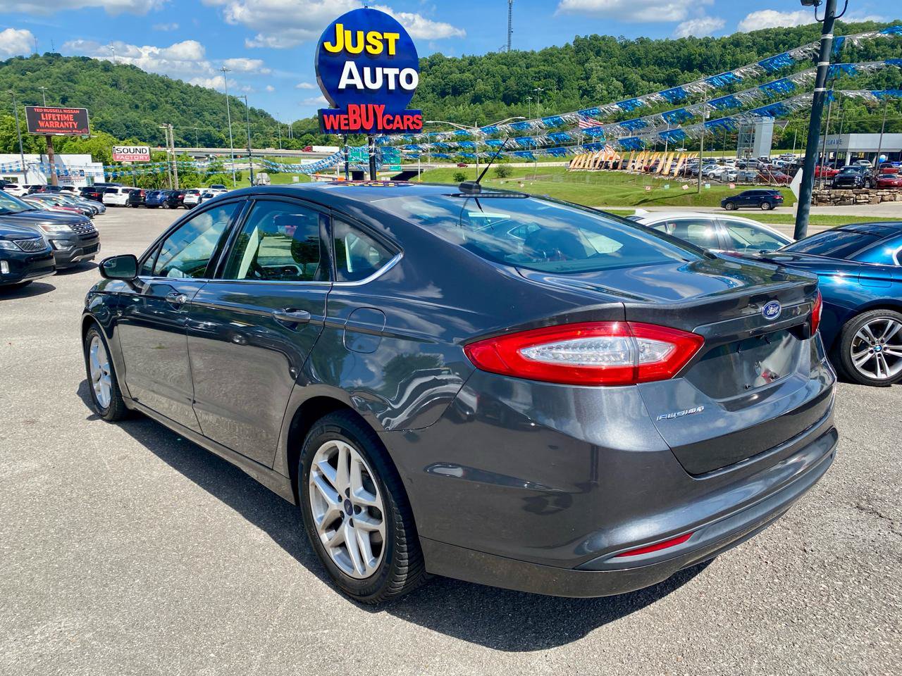 Used 2016 Ford Fusion SE FWD image 7