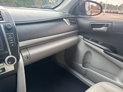 Used 2013 Toyota Camry L image 24