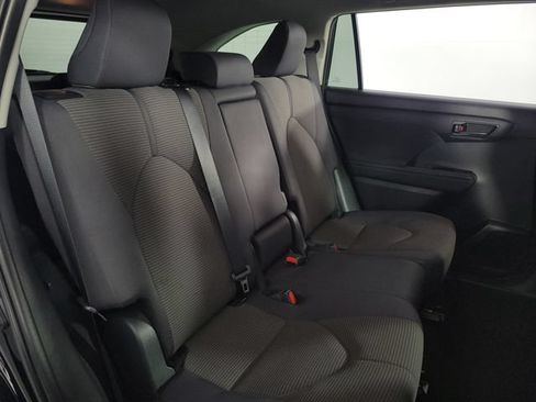 Used 2024 Toyota Highlander LE AWD/4WD image 17