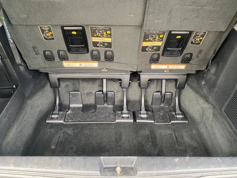 Used 2018 Toyota Sienna SE image 11