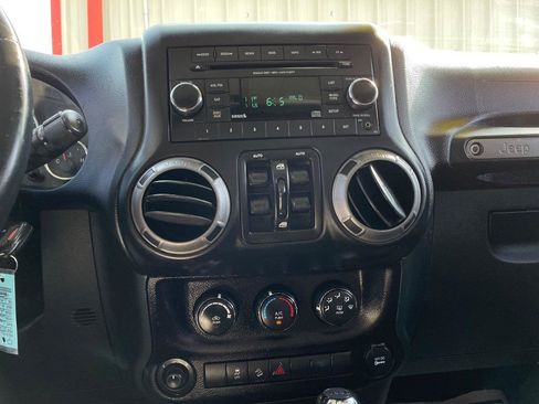 Used 2015 Jeep Wrangler Unlimited Sport w/ Quick Order Package 24S AWD/4WD image 20
