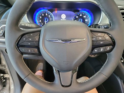 Used 2025 Chrysler Pacifica Limited image 57