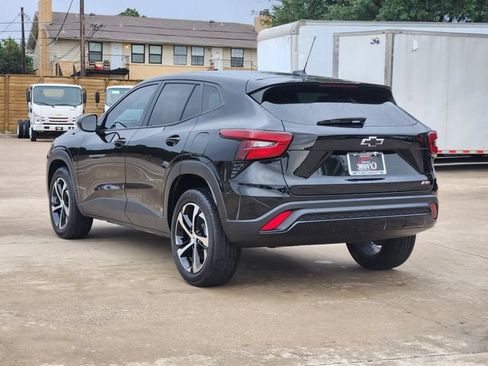 Used 2024 Chevrolet Trax RS w/ Driver Confidence Package FWD image 3