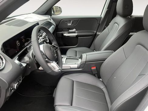 Used 2026 Mercedes-Benz GLB 250 4MATIC image 9