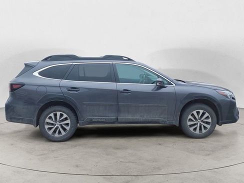 Used 2025 Subaru Outback Premium AWD/4WD image 6