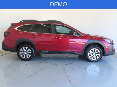 Used 2025 Subaru Outback Premium AWD/4WD image 2