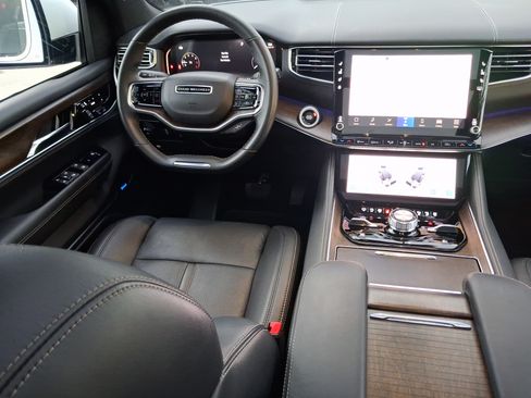 Used 2022 Jeep Grand Wagoneer Series I AWD/4WD image 8