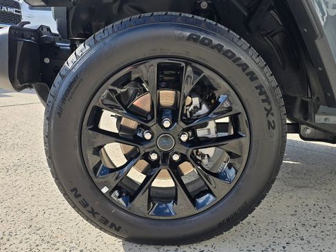 Used 2025 Jeep Wrangler Unlimited Sahara w/ Safety Group image 14