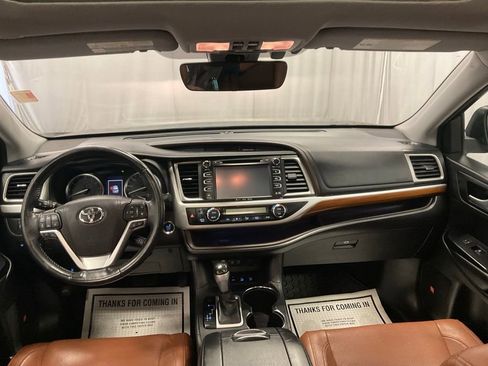 Used 2018 Toyota Highlander Limited AWD/4WD image 4