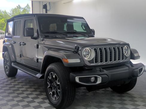 Used 2024 Jeep Wrangler Unlimited Sahara w/ Technology Group AWD/4WD image 7