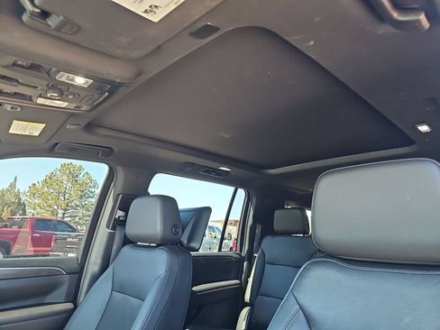 Used 2022 Chevrolet Suburban Z71 w/ Luxury Package AWD/4WD image 16
