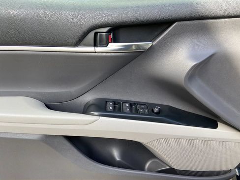 Used 2020 Toyota Camry SE FWD image 9