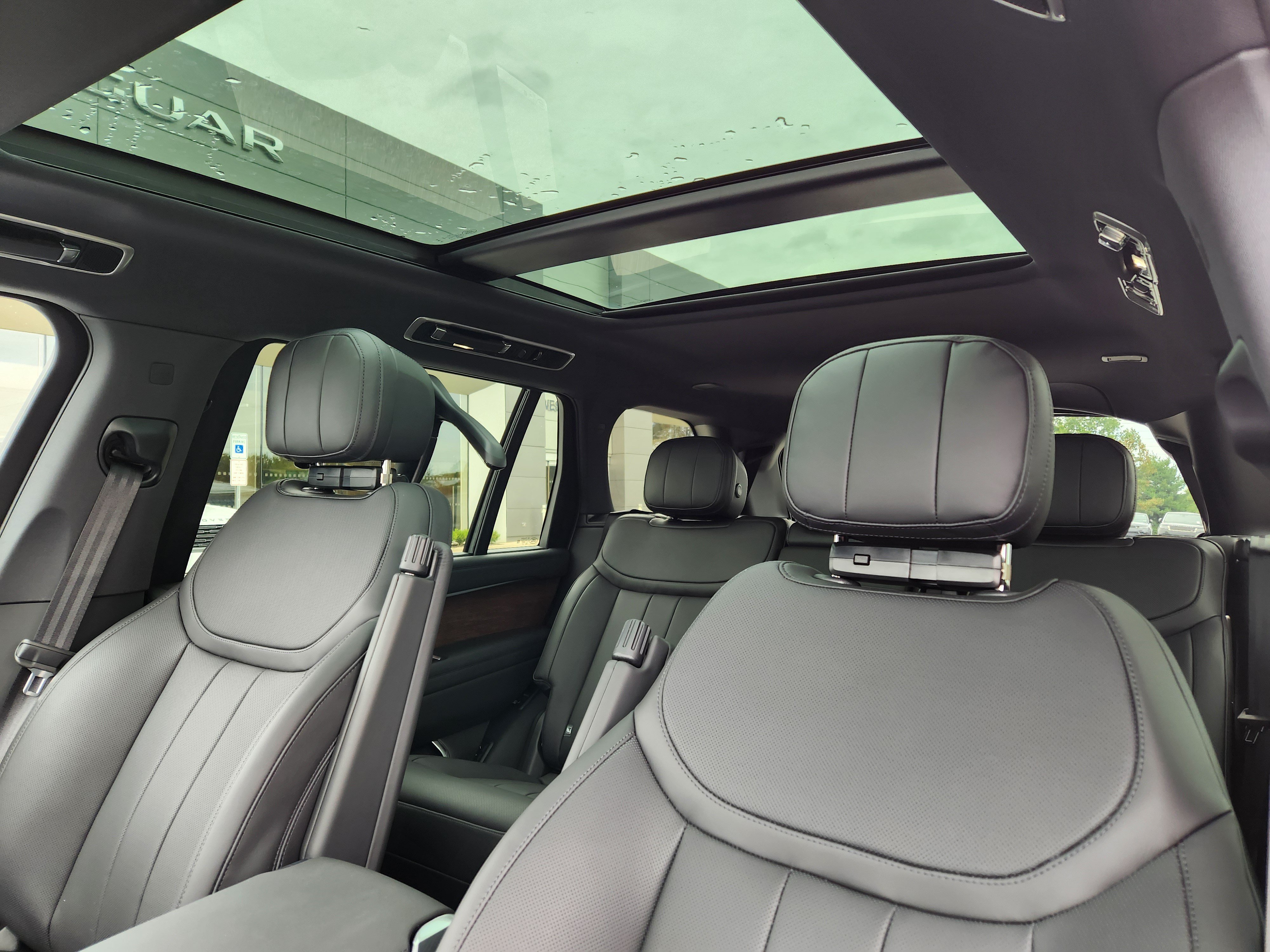 New 2027 Land Rover Range Rover Long Wheelbase SE AWD/4WD image 10
