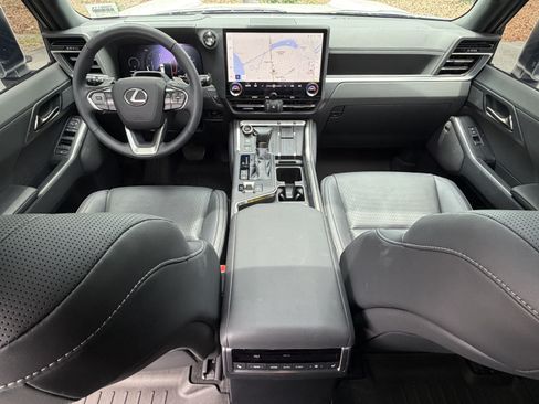 Used 2026 Lexus GX 550 w/ Accessory Package (2T) AWD/4WD image 35