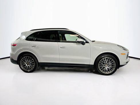 Certified 2023 Porsche Cayenne Platinum Edition image 8