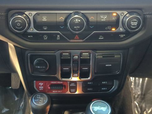 Used 2024 Jeep Wrangler Unlimited Rubicon AWD/4WD image 18