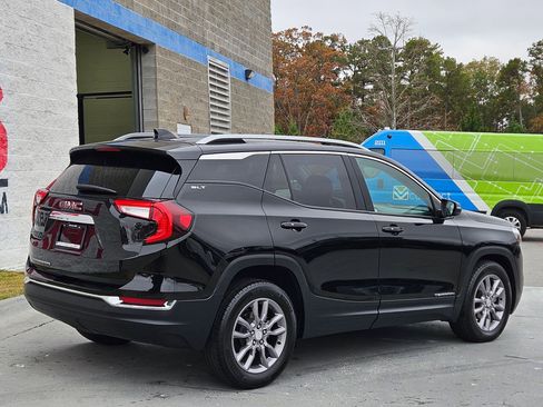 Used 2024 GMC Terrain SLT image 7