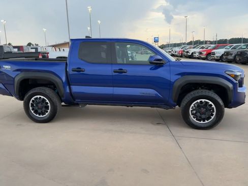 Used 2024 Toyota Tacoma TRD Off-Road image 9