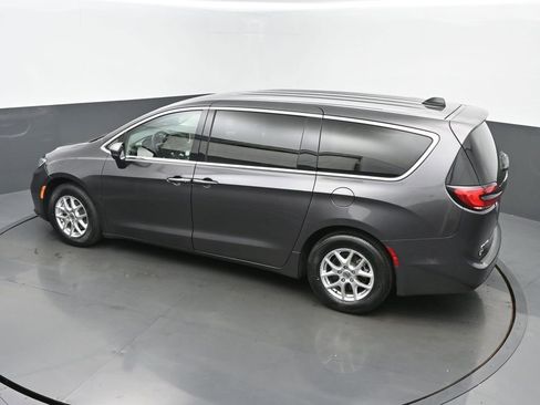 Used 2023 Chrysler Pacifica Touring-L FWD image 38