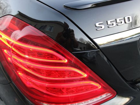 Used 2017 Mercedes-Benz S 550 Sedan image 37