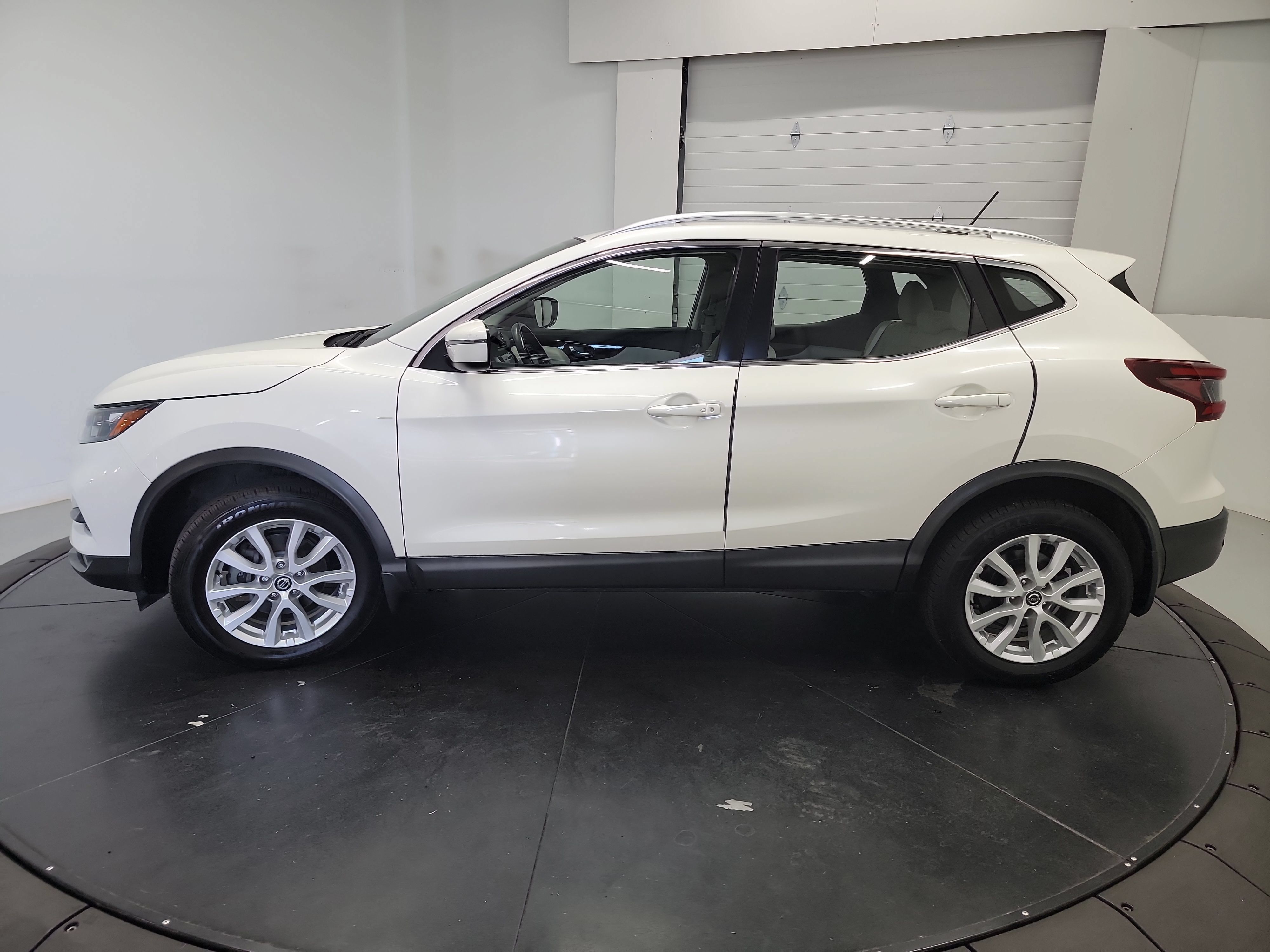 Used 2020 Nissan Rogue Sport SV w/ All-Weather Package FWD image 4