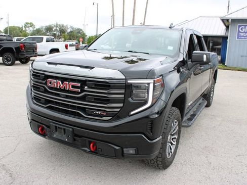 Used 2023 GMC Sierra 1500 AT4 w/ AT4 Premium Package AWD/4WD image 3