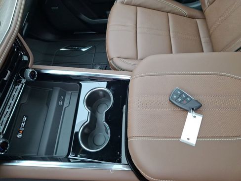 New 2026 Chevrolet Suburban High Country image 19