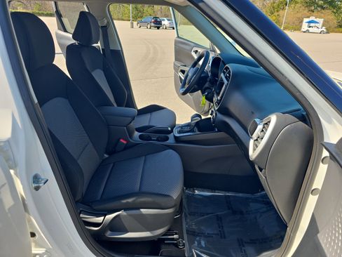 Used 2023 Kia Soul LX image 10