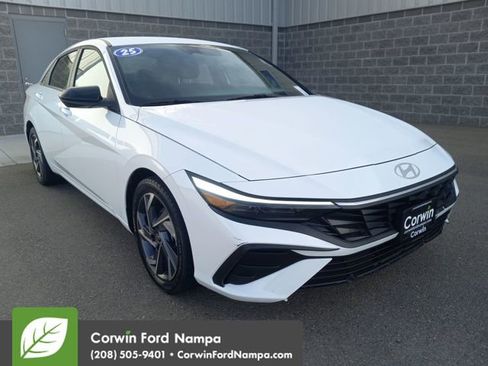 Used 2025 Hyundai Elantra Sport image 1