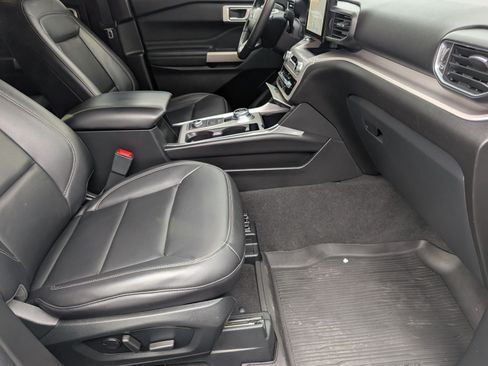 Used 2023 Ford Explorer XLT w/ Equipment Group 202A AWD/4WD image 30